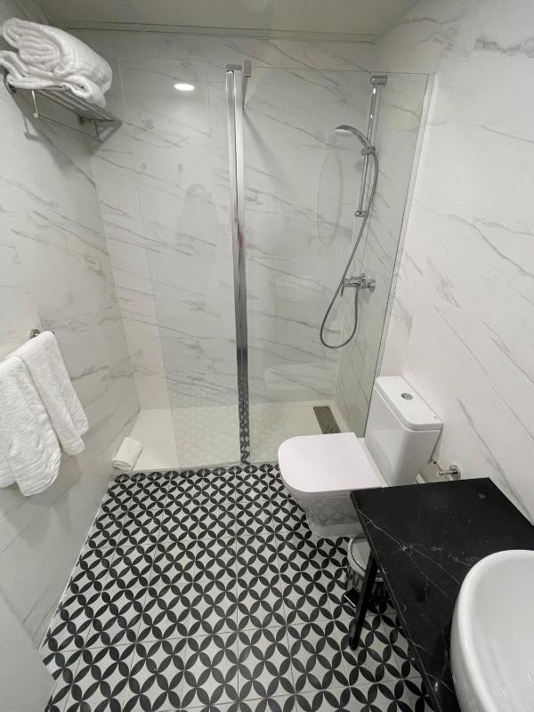 Double or Twin Room image 3