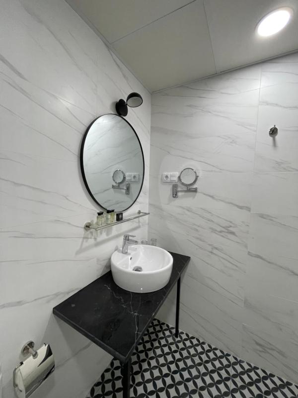 Double or Twin Room image 2