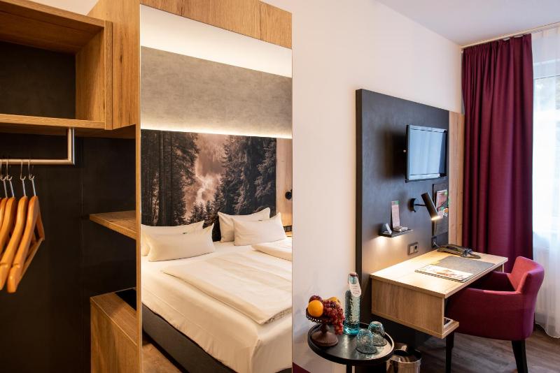 Deluxe Double Room image 4