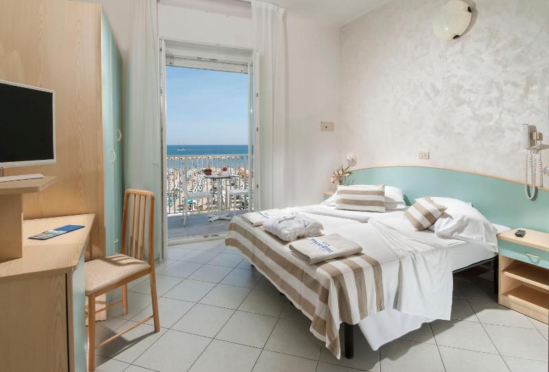 Double Room with Sea View image 1