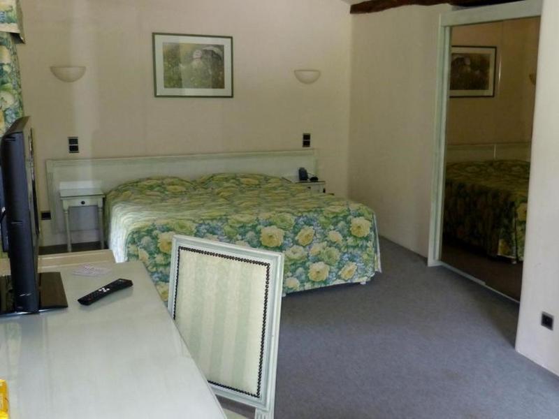 Superior King or Twin Room image 3