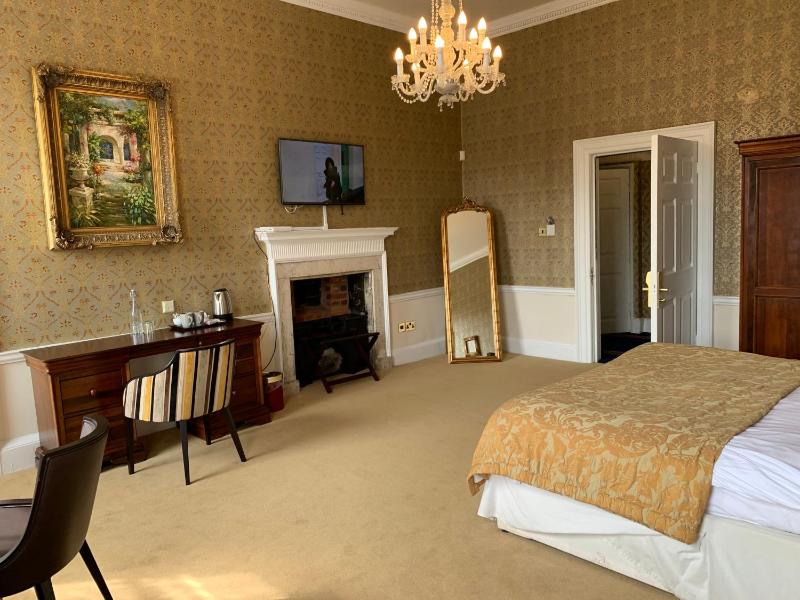 Junior Suite with Garden View image 2