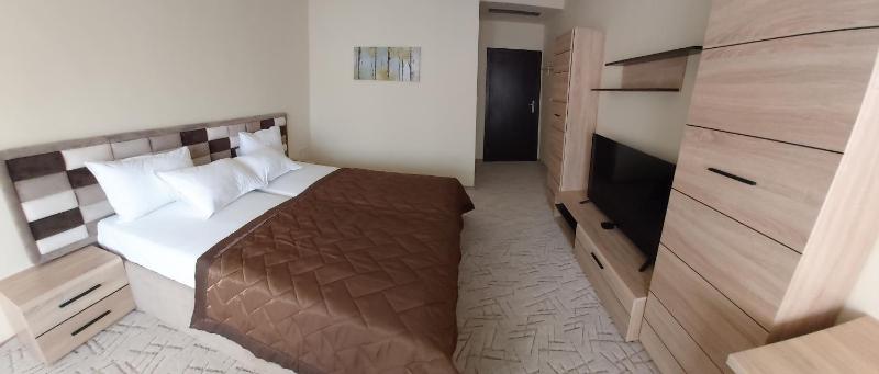 Deluxe Double Room with Extra Bed image 1