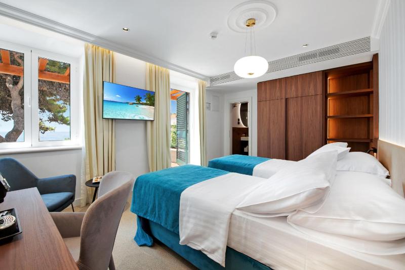 Superior Room with Sea View and Terrace image 2