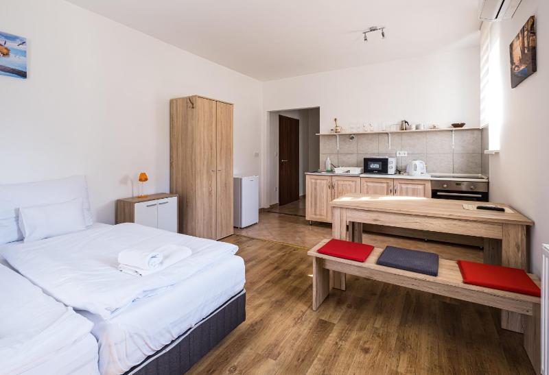 Standard Twin Room image 3