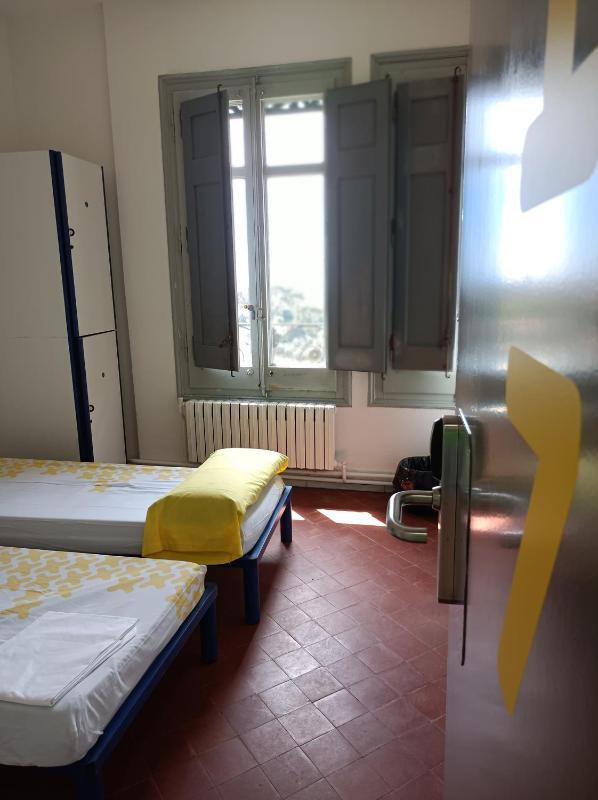 Twin Room with Bathroom image 2