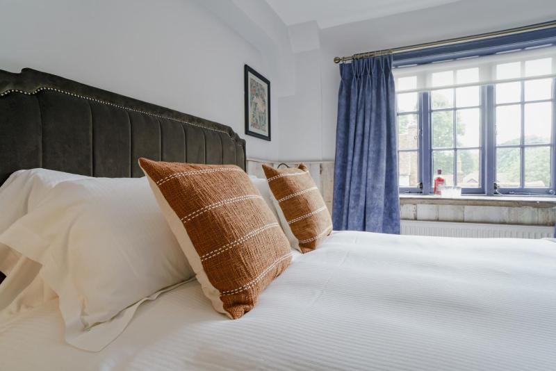 Double Room image 4