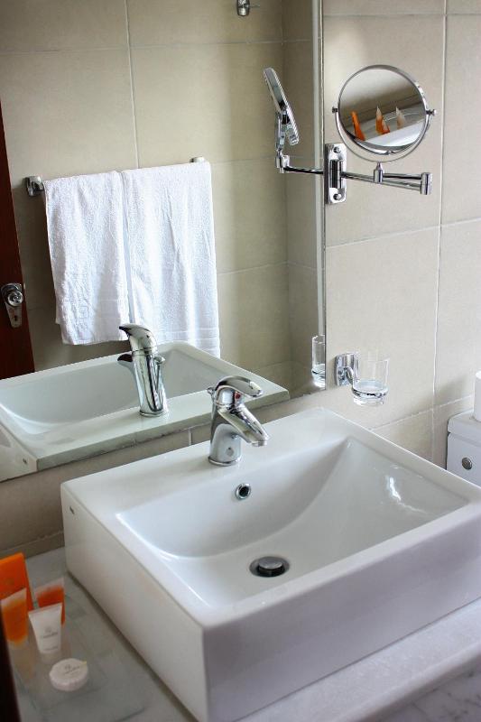 One-Bedroom Apartment Ground Floor (1-3 Adults) image 3