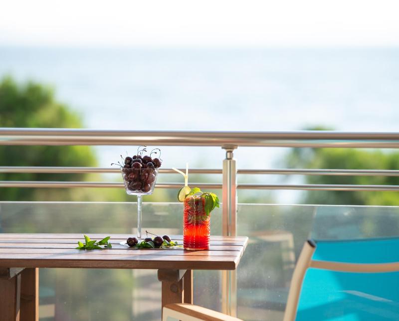 Queen Suite with Sea View image 4