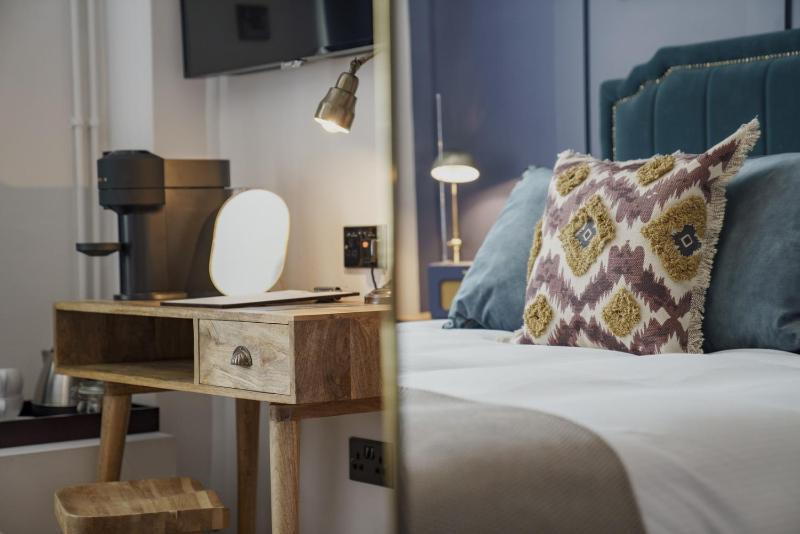 Small Double Room image 2