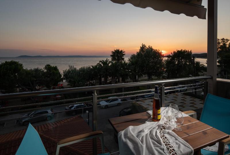 Queen Suite with Sea View image 2