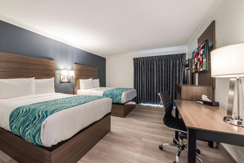 Deluxe Room with Two Double Beds with Balcony Smoke Free image 3