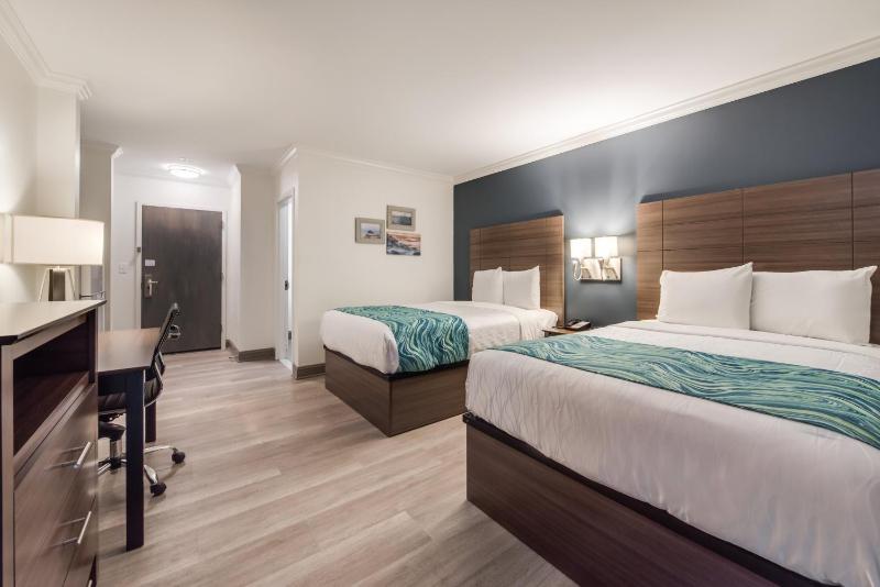 Deluxe Room with Two Double Beds with Balcony Smoke Free image 4