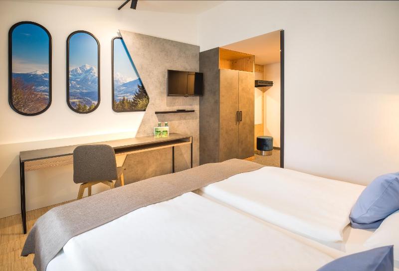 Deluxe Double Room image 4
