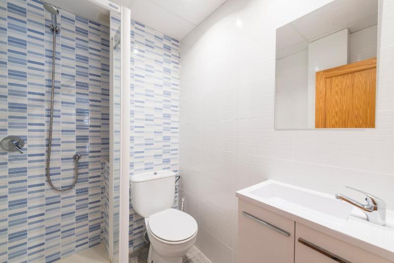 Standard Single Room with Shared Bathroom image 2