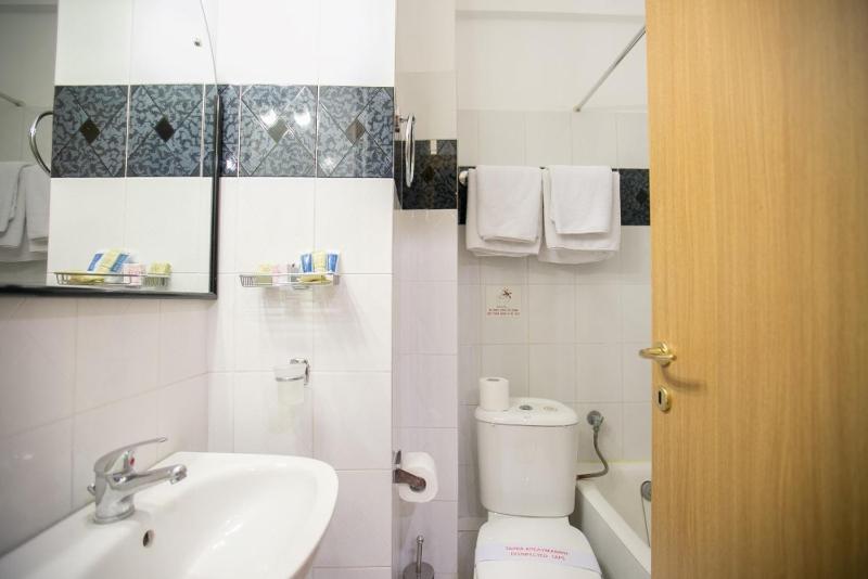 Single Room with Sea View image 4