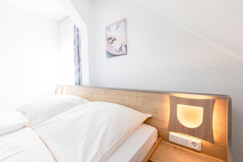Double Room with Balcony image 2