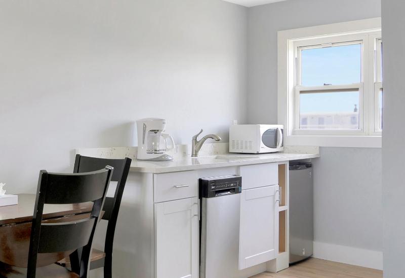 One-Bedroom Suite image 2