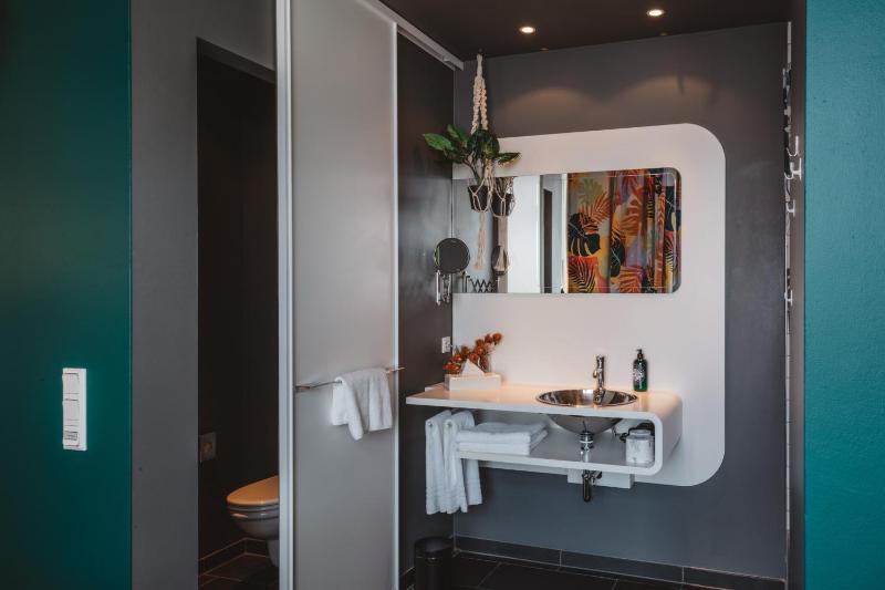 Double Room L with Balcony image 4