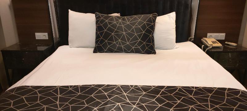 Standard Double or Twin Room image 4