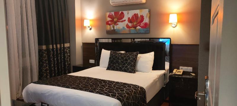 Standard Double or Twin Room image 3