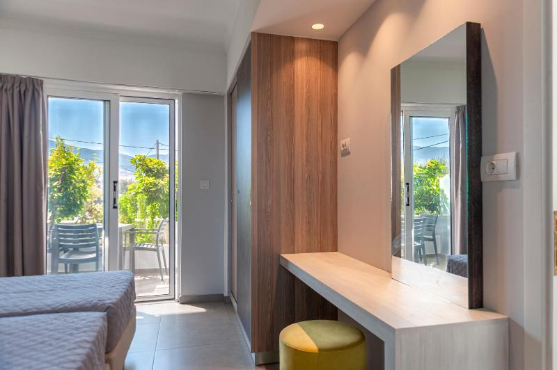 Gelli Apartments - image 10
