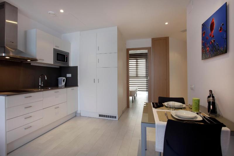 One-Bedroom Standard Apartment image 3