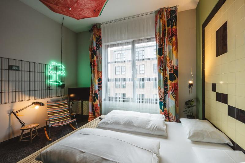 Double Room M image 3