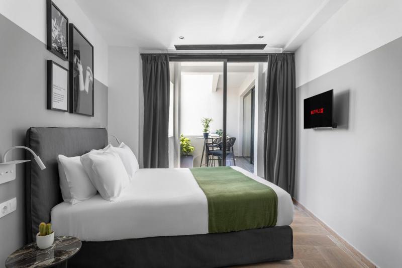 Presidential Suite with Terrace and Acropolis View  image 4
