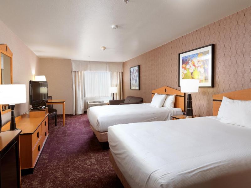Queen Room with Two Queen Beds  image 1