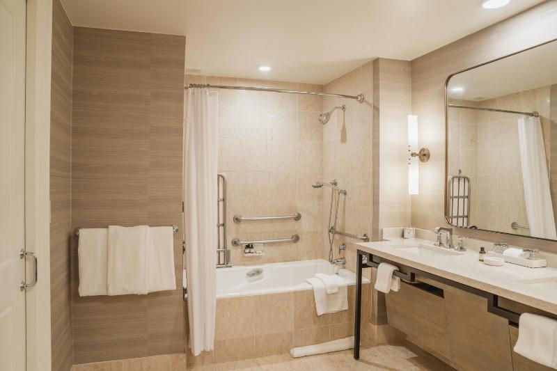 King Room with Accessible Tub - Disability Access image 2