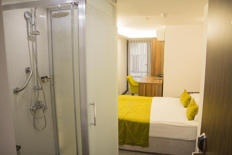 Economy Double Room image 2
