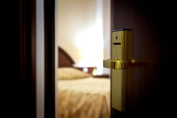 Deluxe Twin Room image 3
