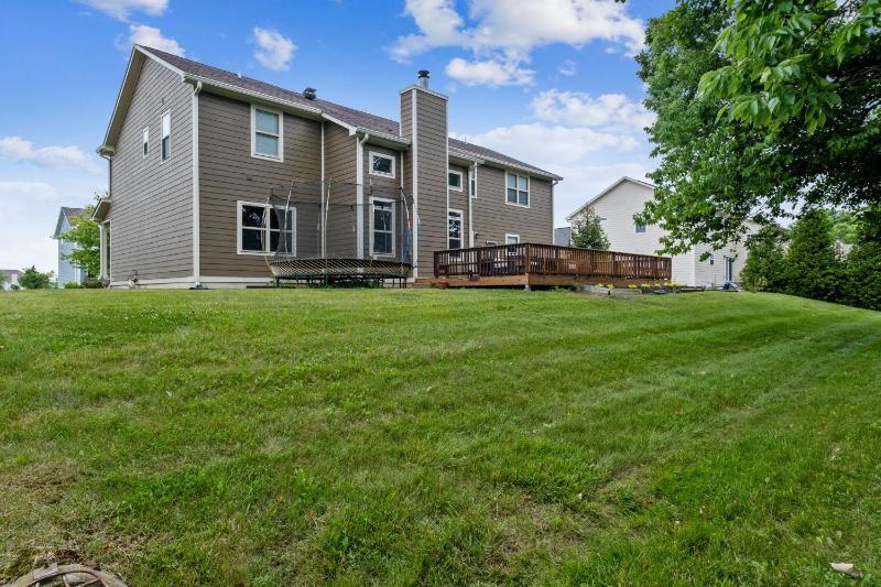 Six-Bedroom House image 4