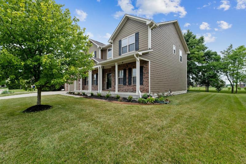 Six-Bedroom House image 2