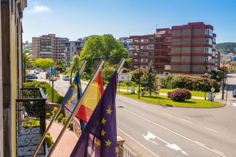 Basic Triple Room image 3