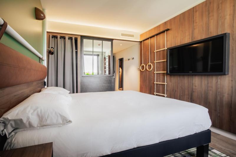 Standard Double Room image 4