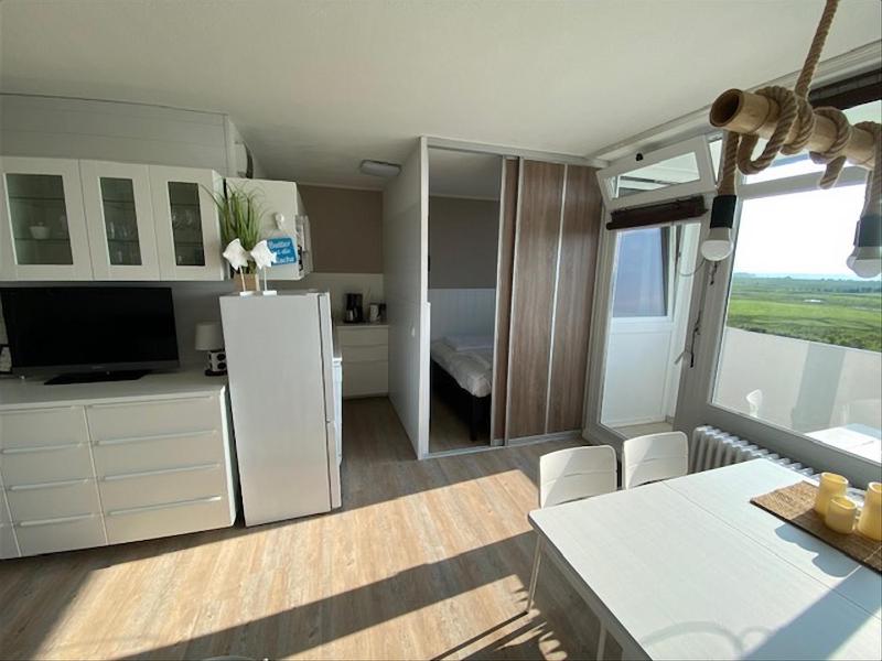 Apartment with Sea View image 3
