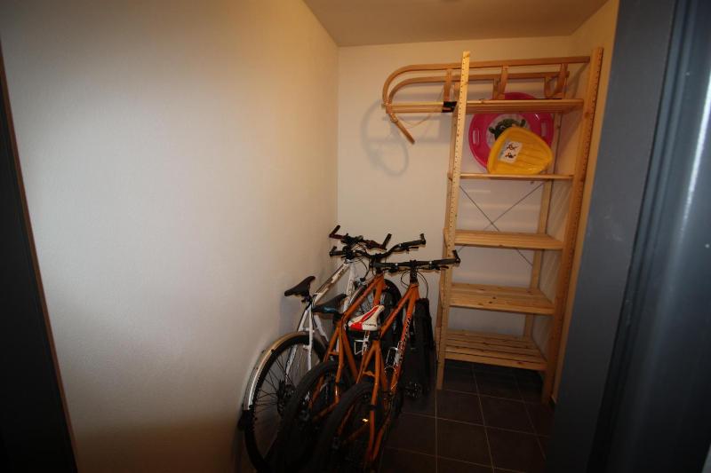 One-Bedroom Apartment image 2