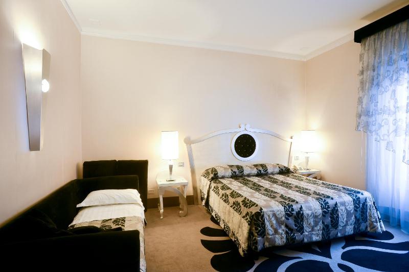 Triple Room image 3