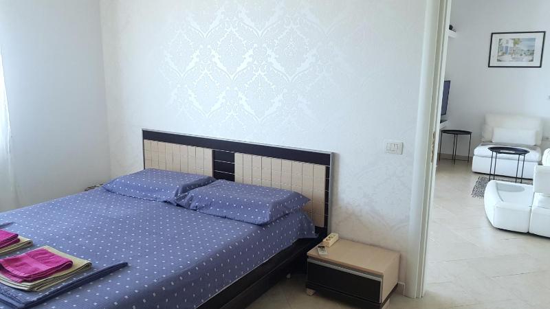 M&I Beach Apartment with Sea View - image 8
