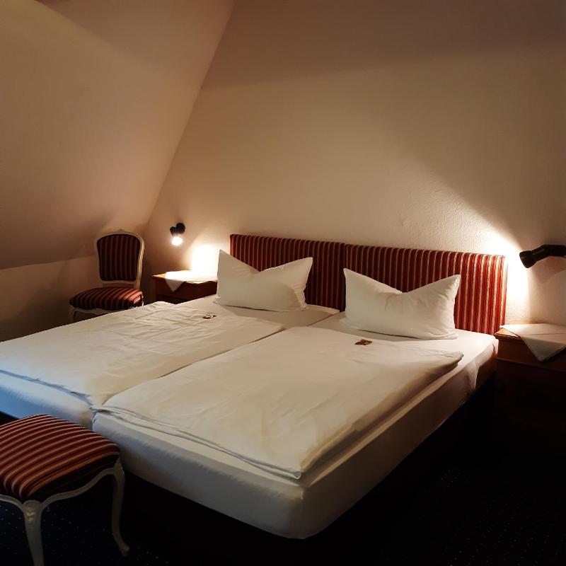 Double Room with Shared Toilet image 1