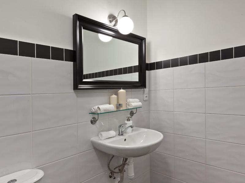 Deluxe Studio (3 Adults) image 3