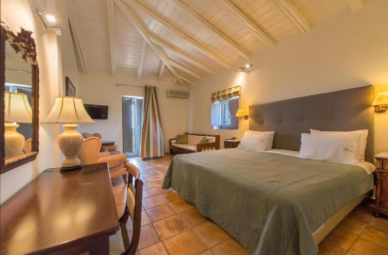Deluxe Double Room with Balcony image 1