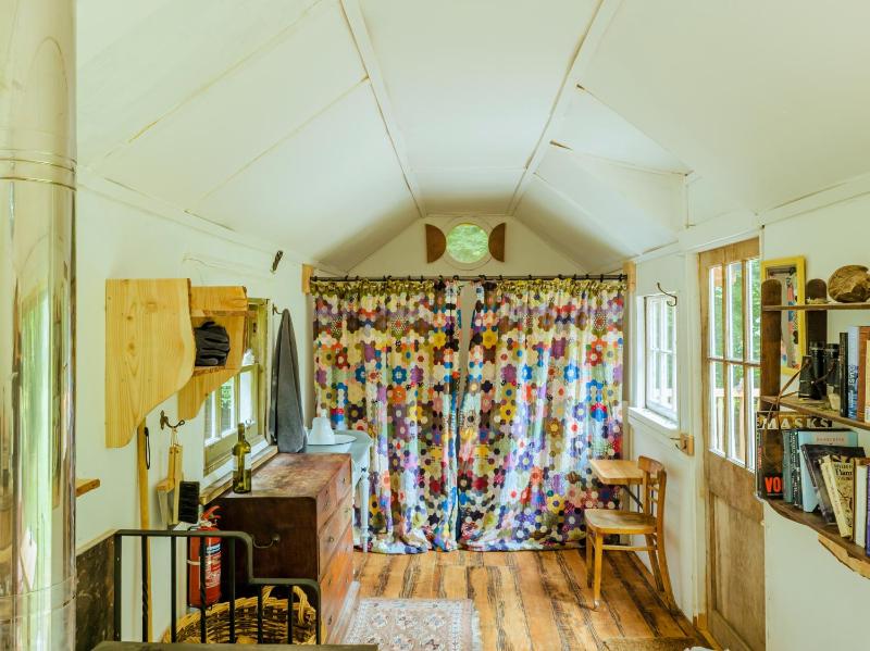 Glamping Cabin (Not Pet Friendly) image 4