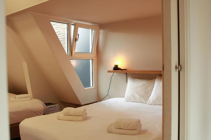 Comfort Triple Room with Shower image 3