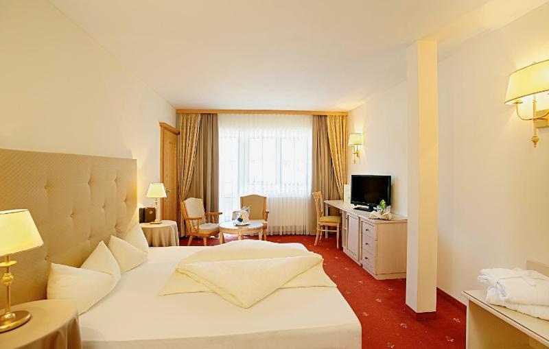 Double Room with Balcony image 1