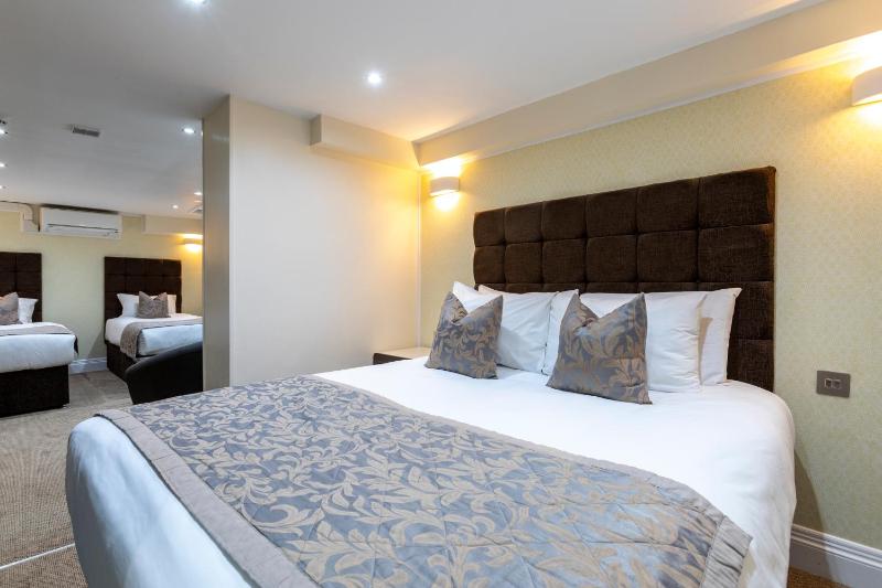 Quadruple Room with Shower image 4