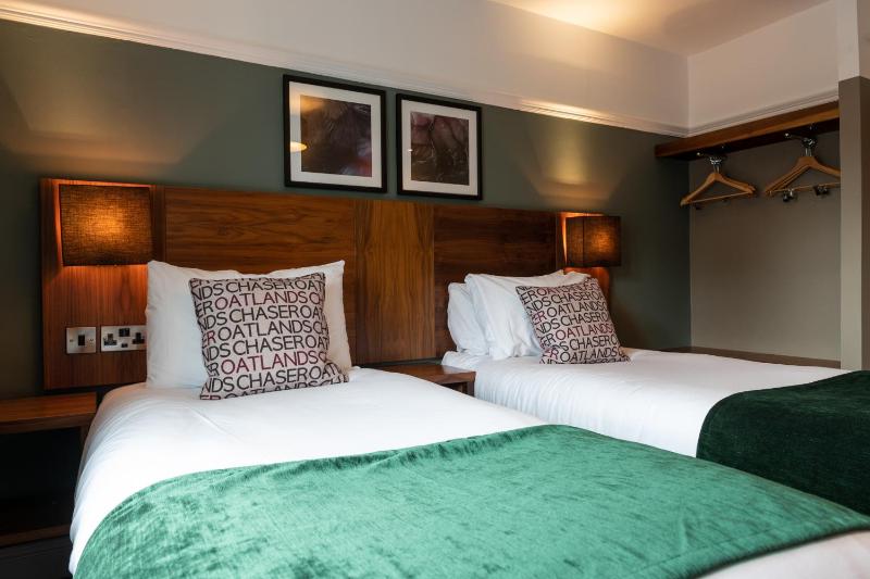 Standard Twin Room image 1