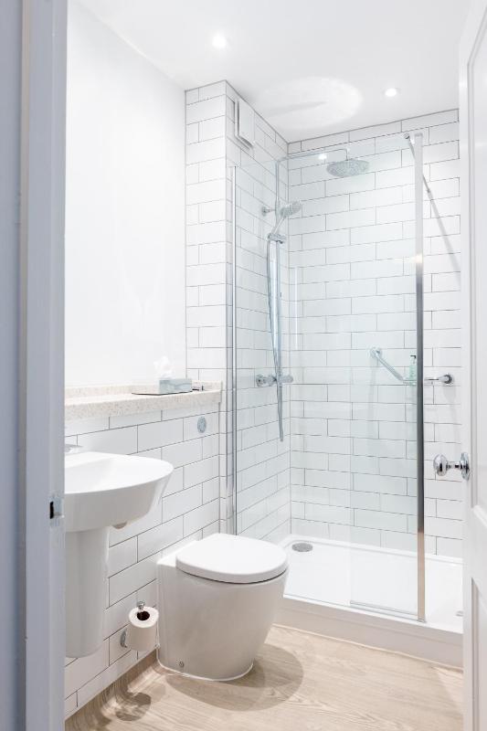 Standard Twin Room image 4